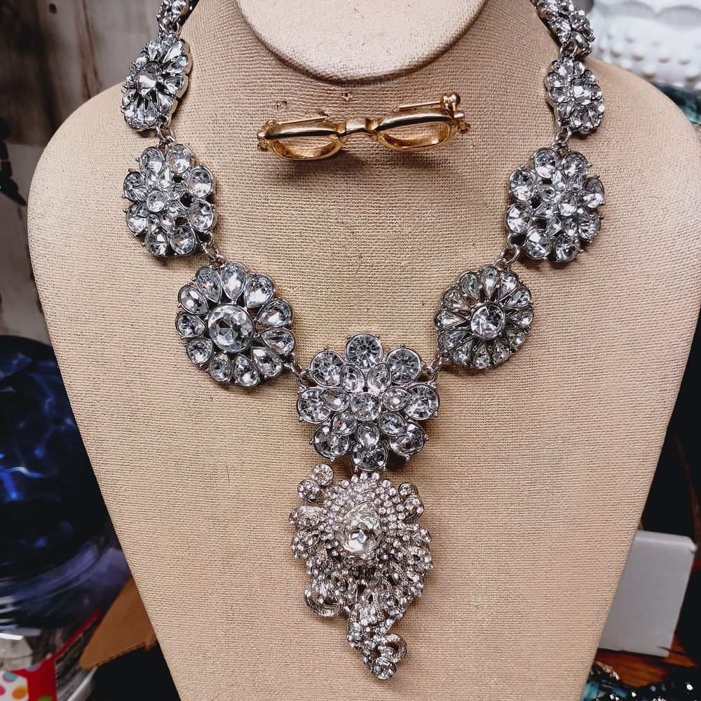 Elegant Silver Floral Statement Necklace